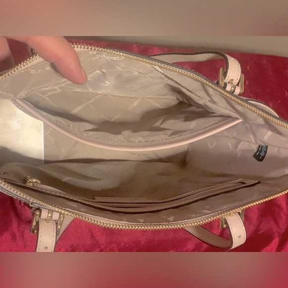 Michael Kors👜💗 - Picture 6 of 9